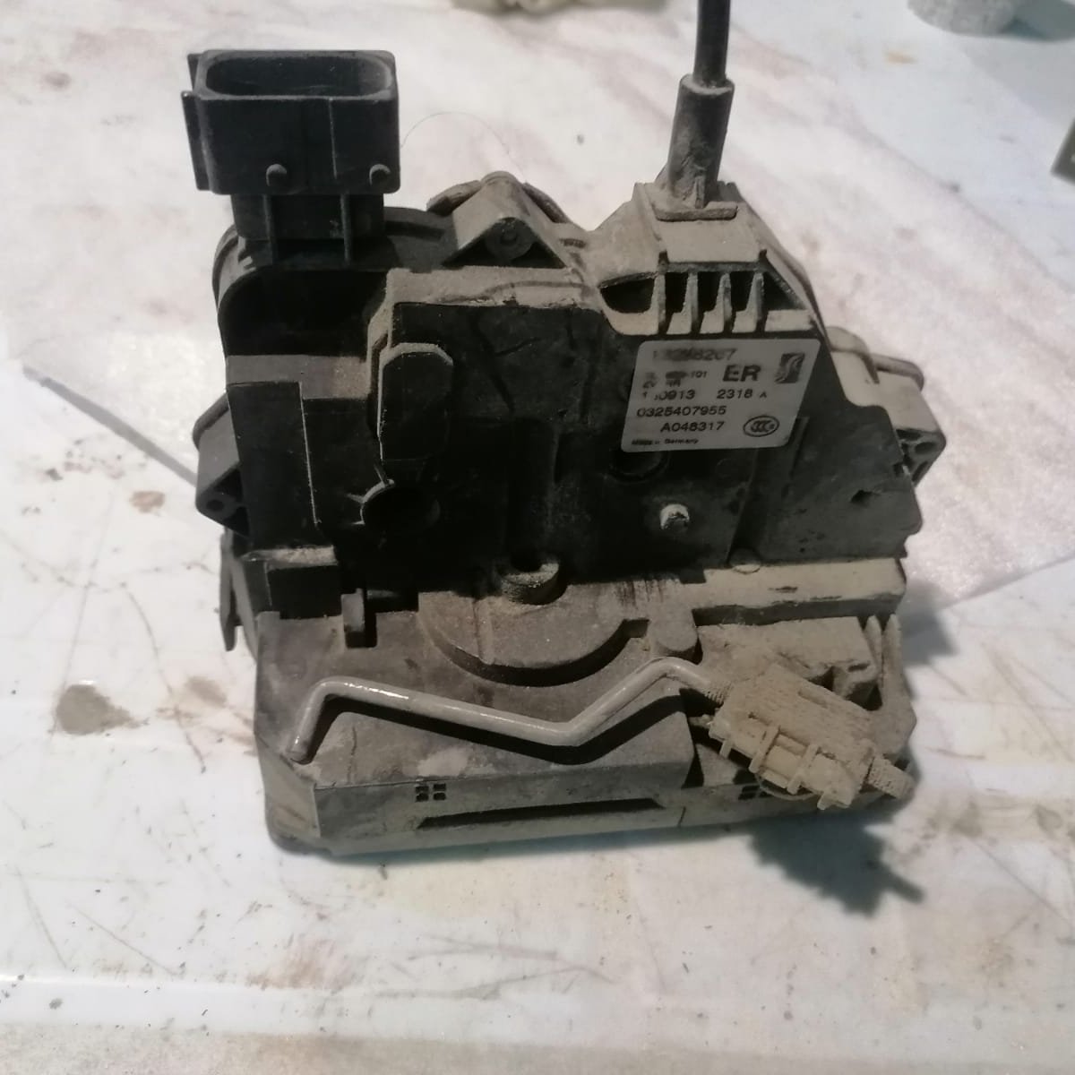 Opel corsa d sağ arka kapı kilidi 13258207